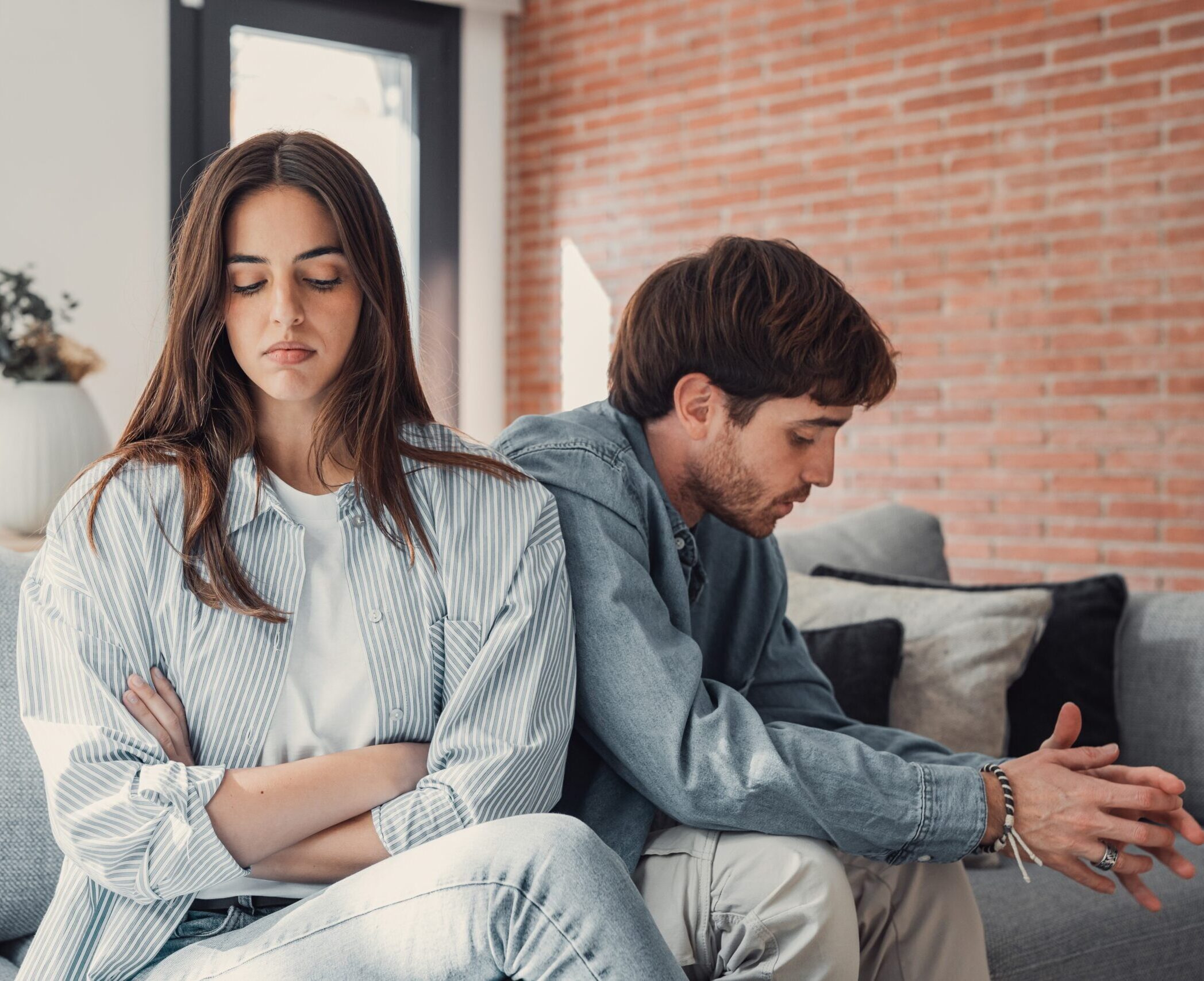 Beautiful,Lady,Is,Depressed,,Sitting,On,The,Couch,Talking,To